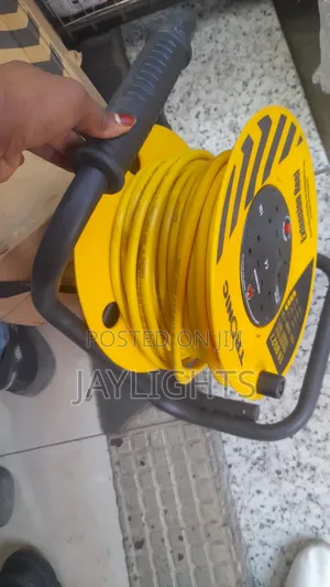 Heavy-Duty Extension Cable Reel 2.5mm2 Wire Multi-Socket