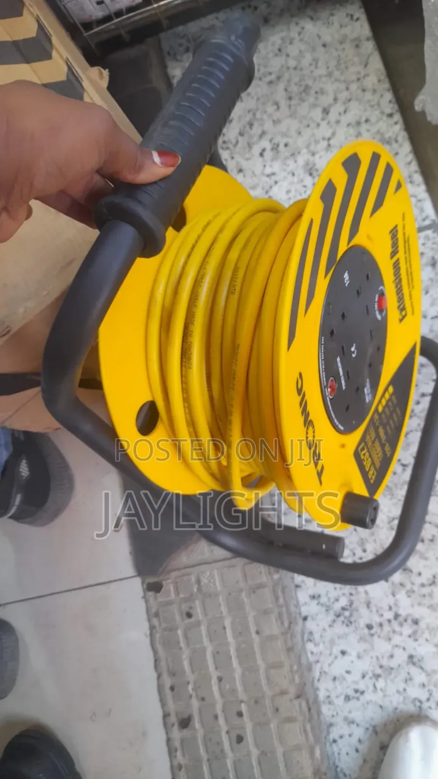 Heavy-Duty Extension Cable Reel 2.5mm2 Wire Multi-Socket