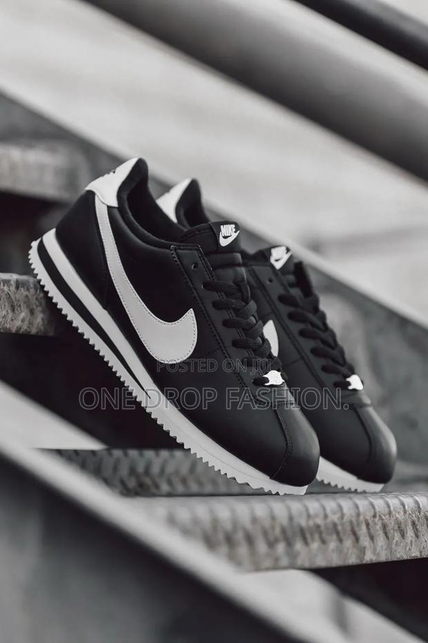 New Nike Shoes - thumbnail 2