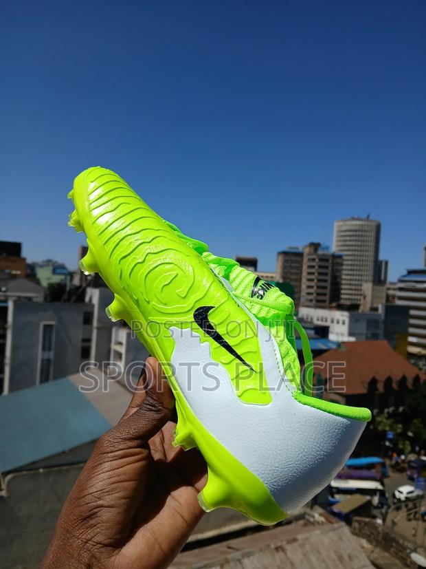 New Low Budget Luminous Green Phantom Football Boots. - thumbnail 5