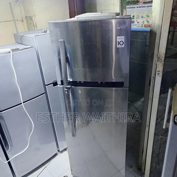 Lg Digital Inverter Silver in Colour