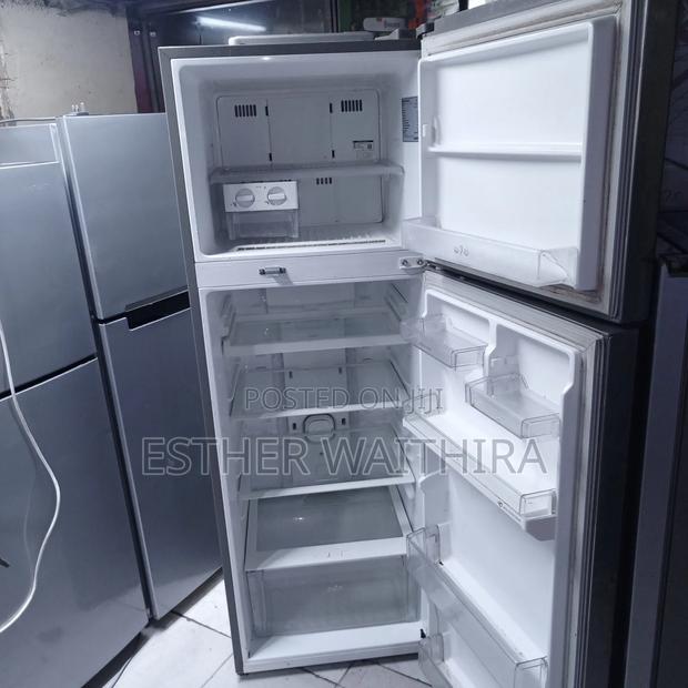 Lg Digital Inverter Silver in Colour - thumbnail 3