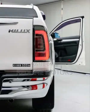 Toyota Hilux 2018 White