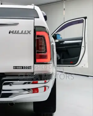 Toyota Hilux 2018 White