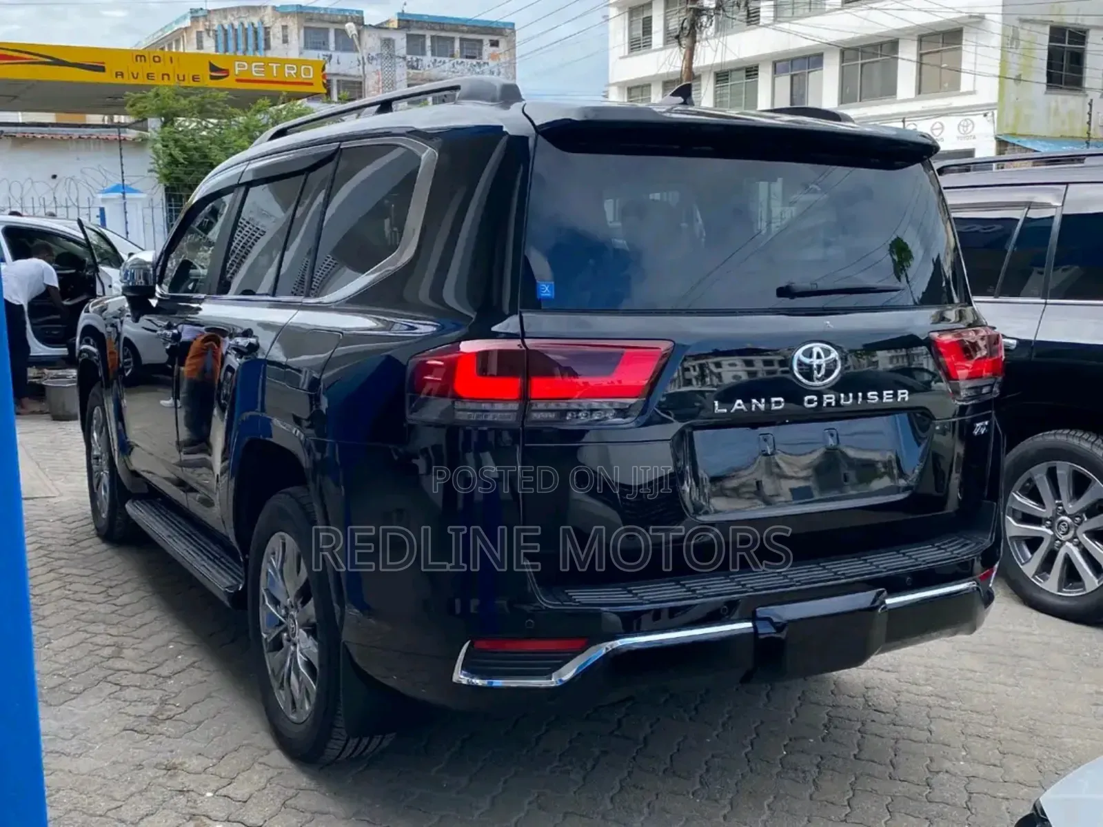 Toyota Land Cruiser 4.6 V8 ZX 2020 Black
