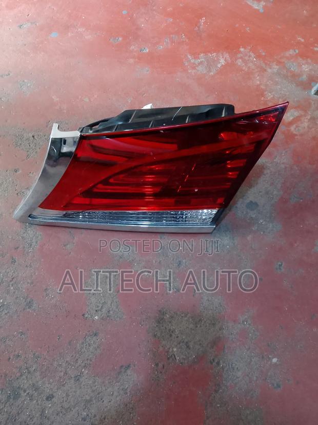 Boot Light Royal Crown 2014