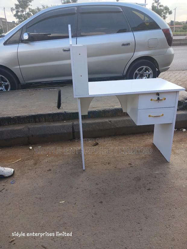 Manicure/Nail Table