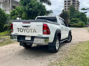 Toyota Hilux 2.4 Diesel 2020 White