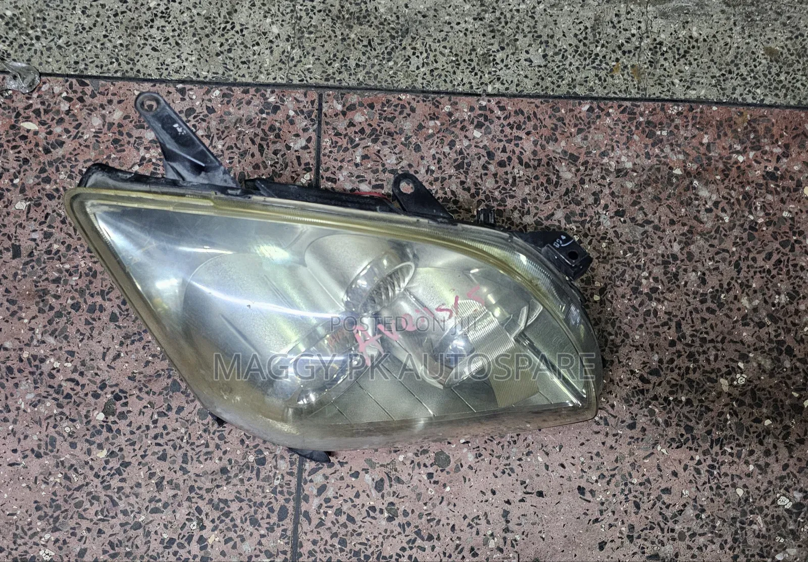 Toyota Avensis Headlight 2005