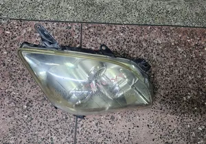 Toyota Avensis Headlight 2005