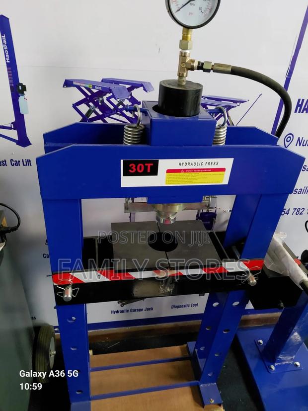 Hydraulic Press 30t Commercial. - thumbnail 3