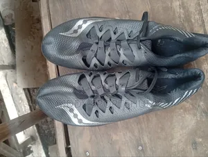 Running Shoes (Mtumba)