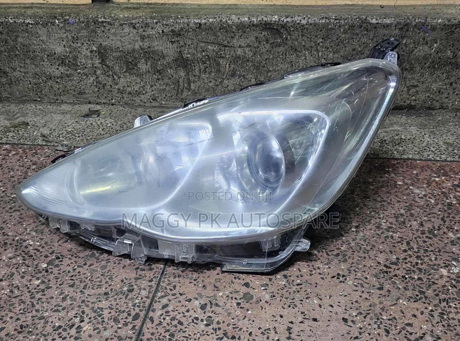 Toyota Aqua Headlight Non Xenon 2015 Model
