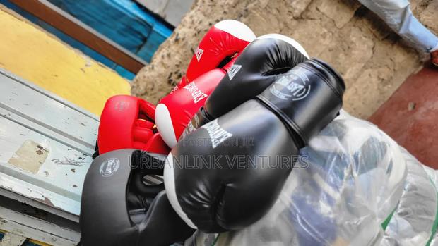 Boxing Gear Gloves/ Headgear - thumbnail 3