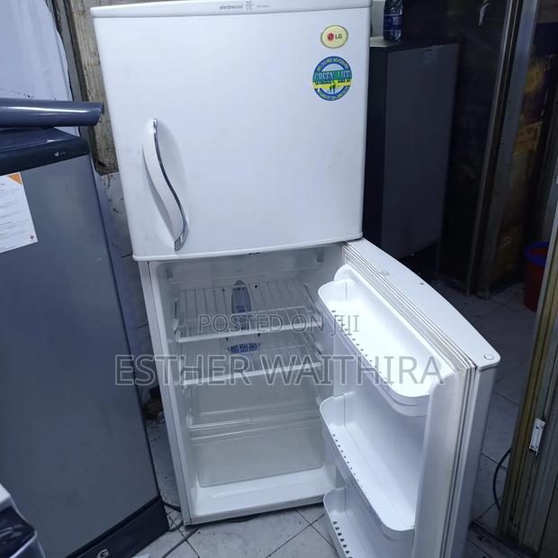 Well Maintained Lg Fridge - thumbnail 2