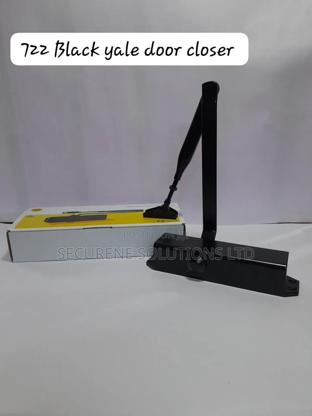 722 Black Yale Door Closer Black
