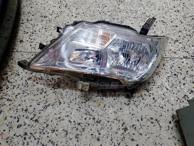 Headlight Nissan Serena C26 Nonxenon