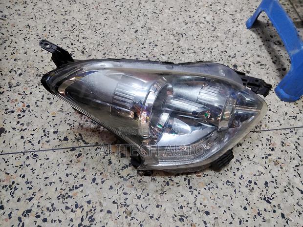 Headlight Toyota Ractis 2008 Xenon