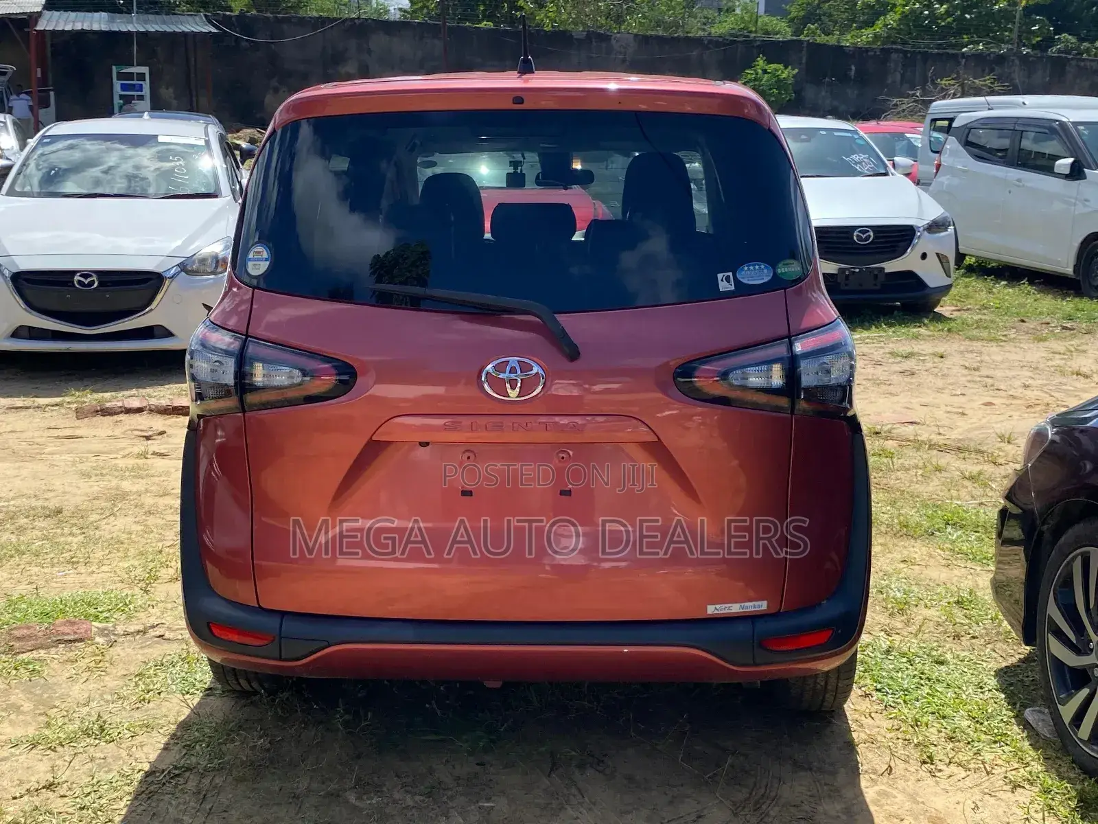 Toyota Sienta 2018 Burgundy