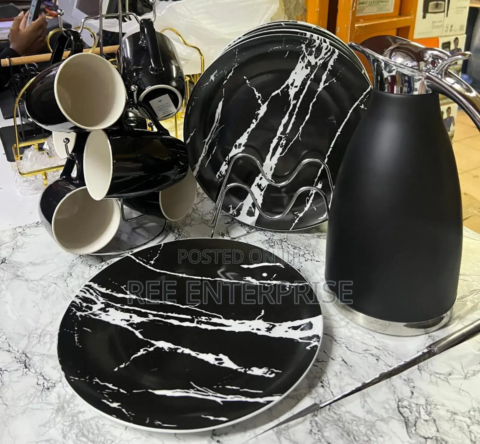 6 PCS Plates,6 PCS Mugs , 2 LTR Flask