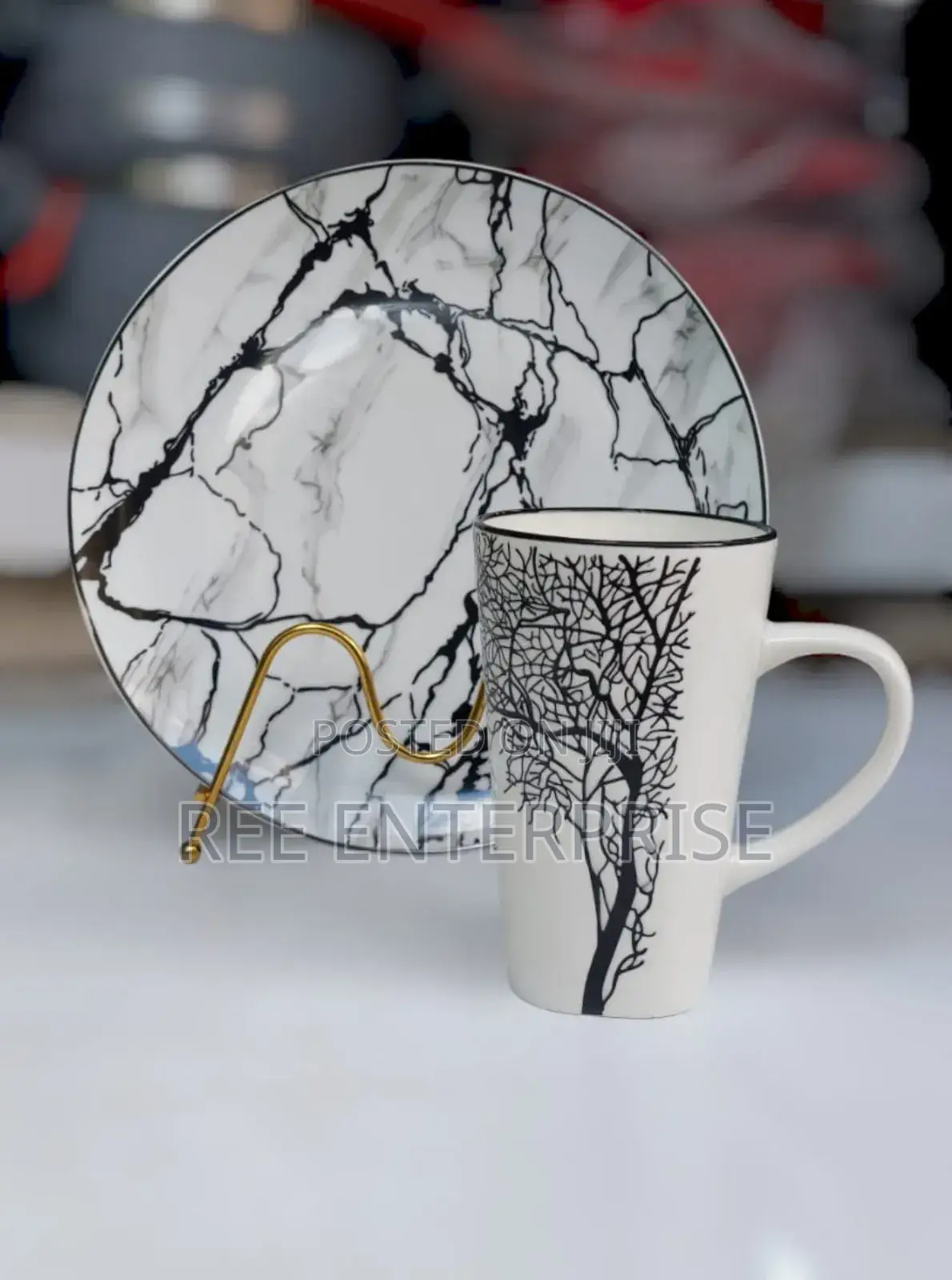 Breakfast Sets 
6 PCS Plates
6 PCS Mugs