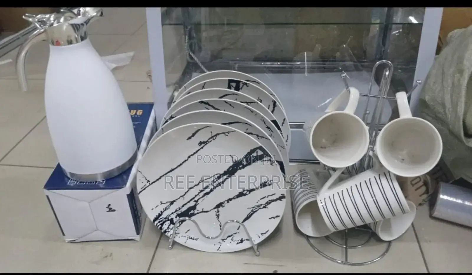 Brand New 6 PCS Plates,6 PCS Mugs , 2 LTR Flask