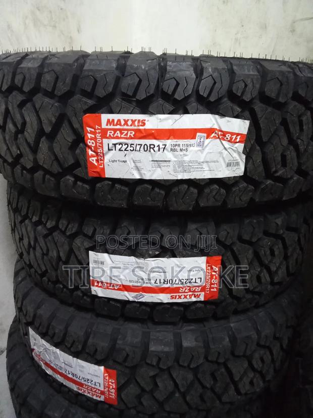225/70r17 Maxxis Razr At811