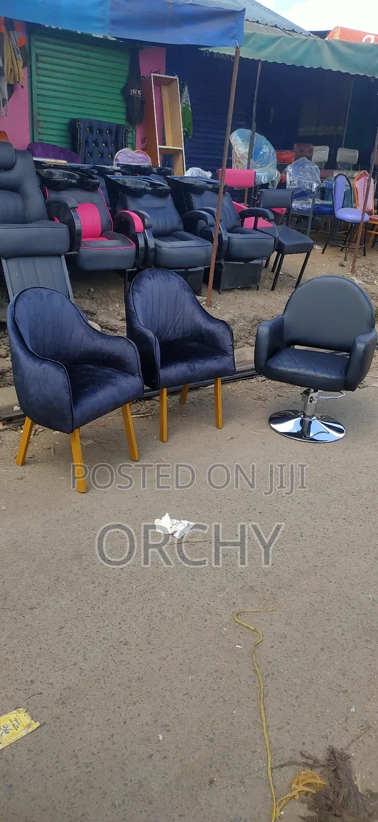 2 Manicure Seats + 1 Styling Seat