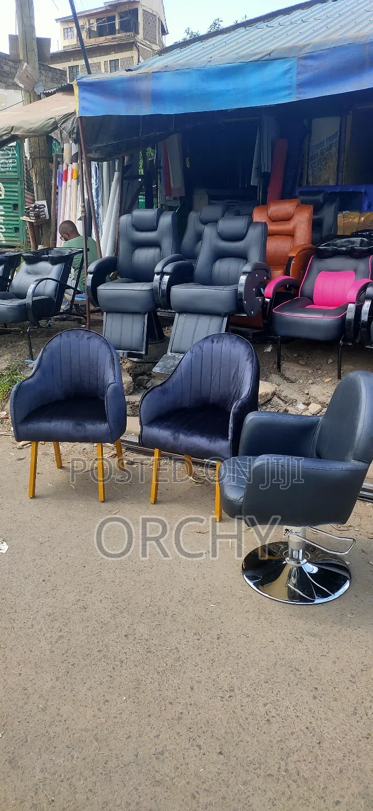 2 Manicure Seats + 1 Styling Seat
