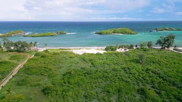 Malindi Beach Posts - thumbnail 3