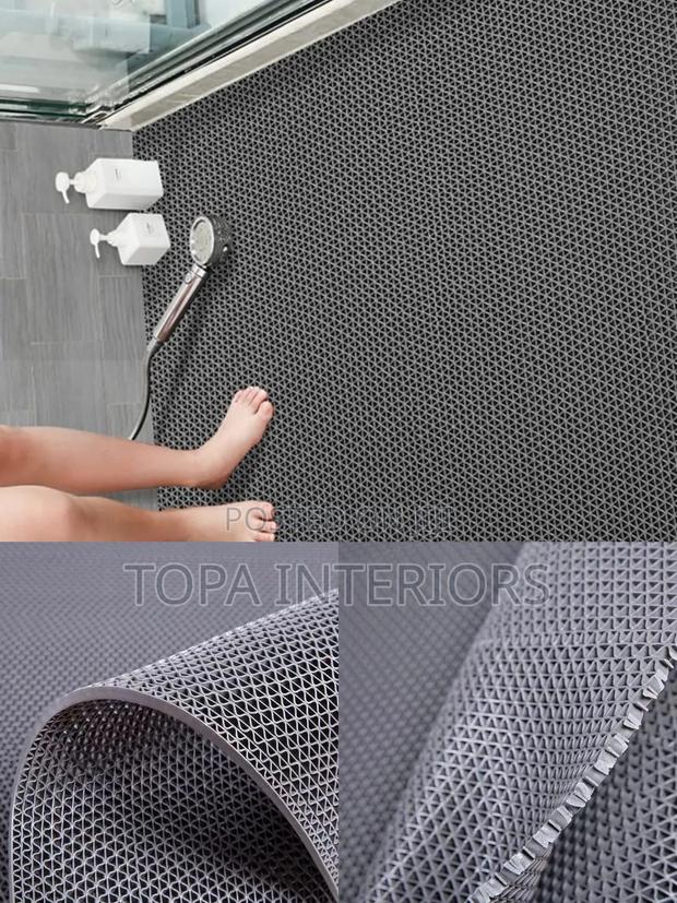 Bathroom Safety Grey PVC Antislip Rubber Mats That Are Water Resistant