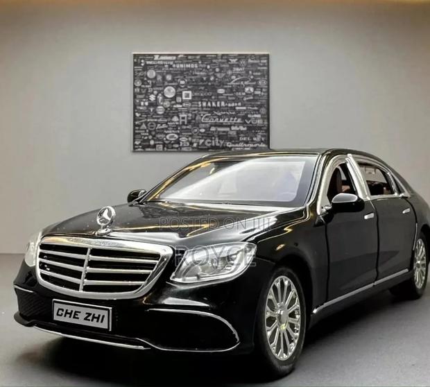 1:24 Diecast Mercedes E-300 Alloy Model Car