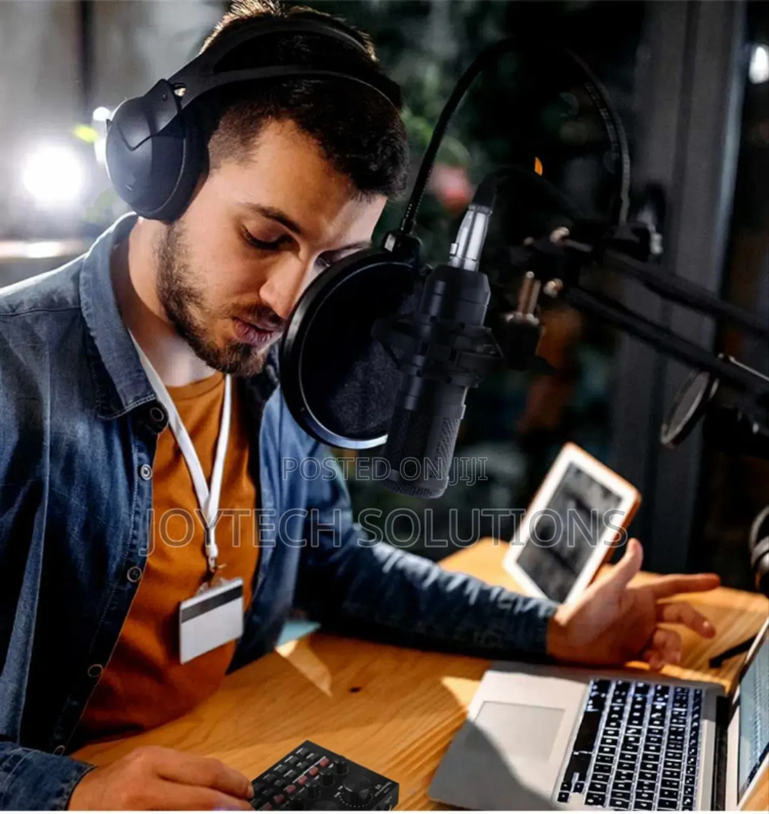 Studio Microphone With a Sound Card V8 Condenser Microphone