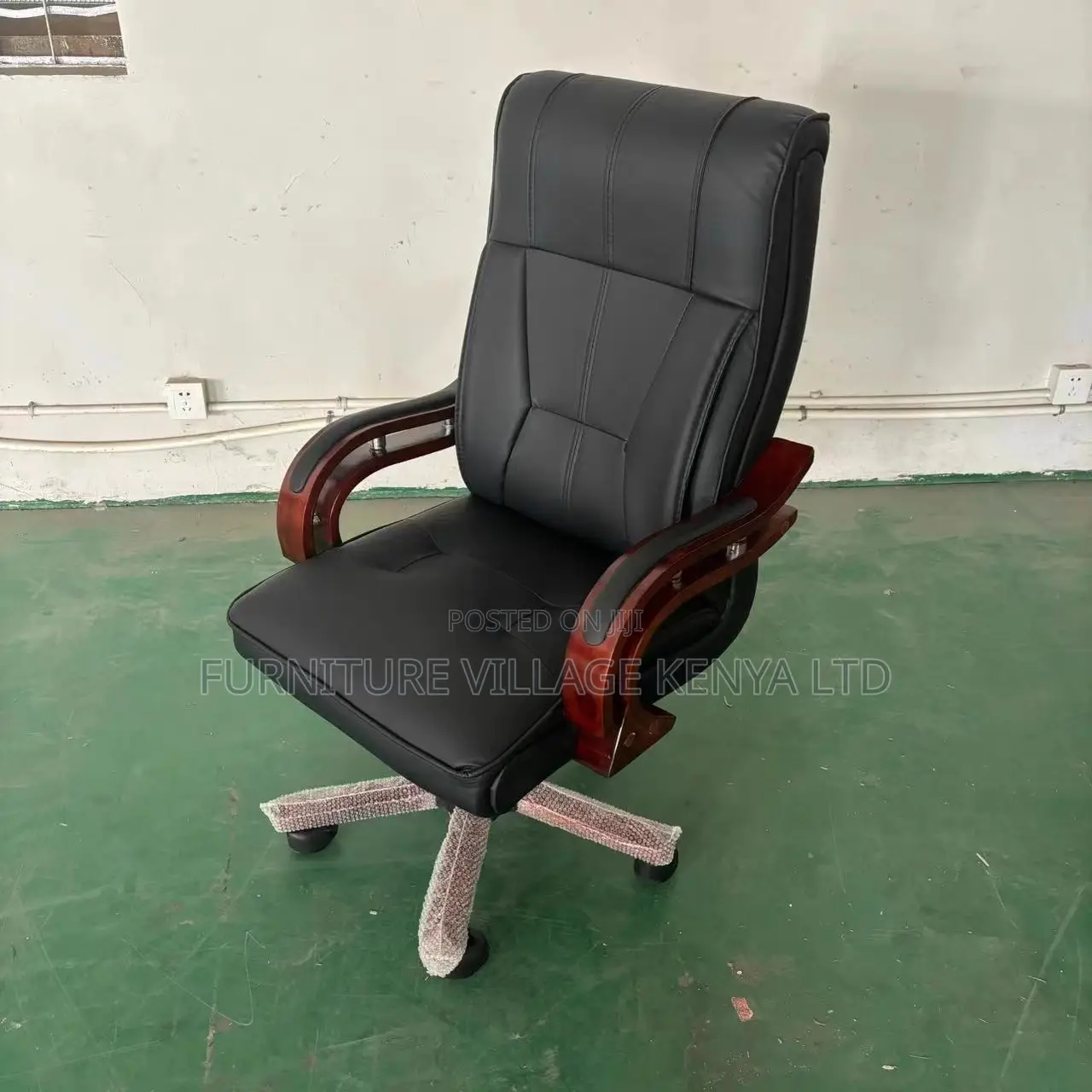 Office Chair: Formal Executive Classic Leather Bliss Chair