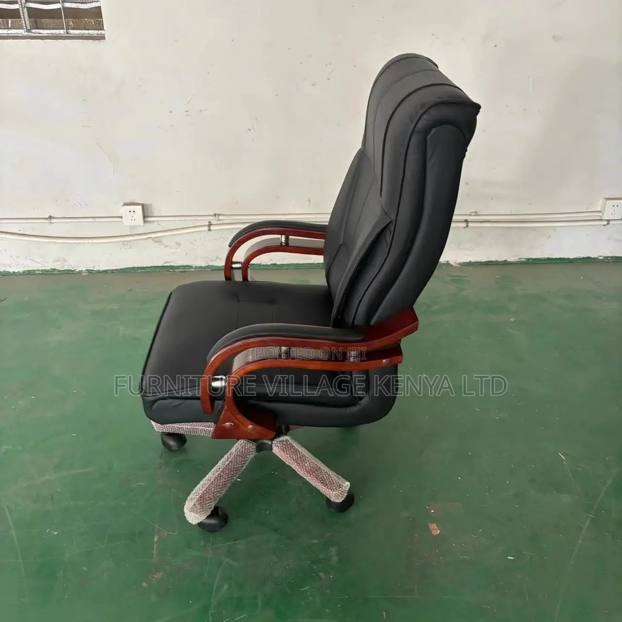 Office Chair: Formal Executive Classic Leather Bliss Chair