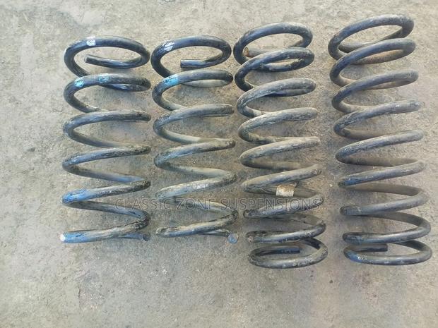 Toyota Estima Springs - thumbnail 3