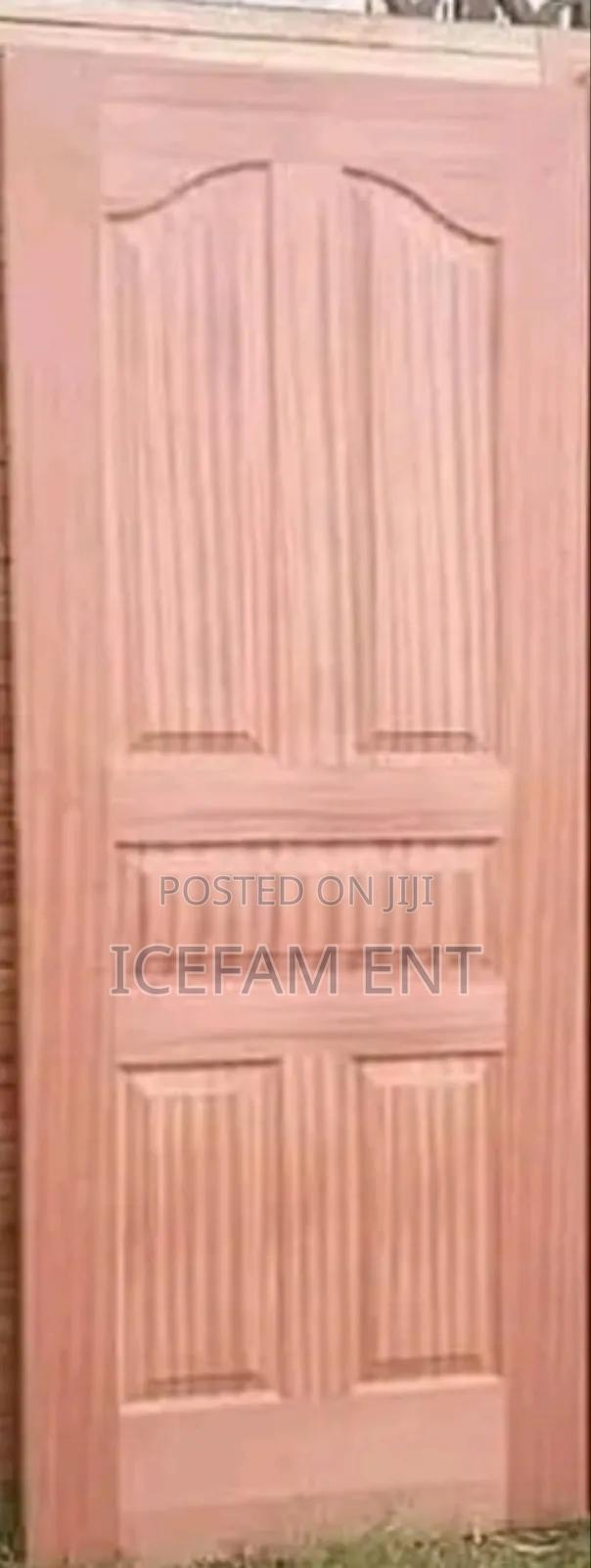 Mahogany Embozed Solid Door 32×80/Standard Door