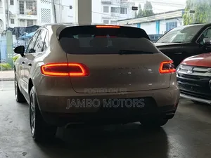 Porsche Macan Base 2018 Gold