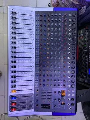 Pro 16 Powered Mixer