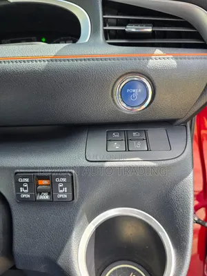 Toyota Sienta 2019 Red