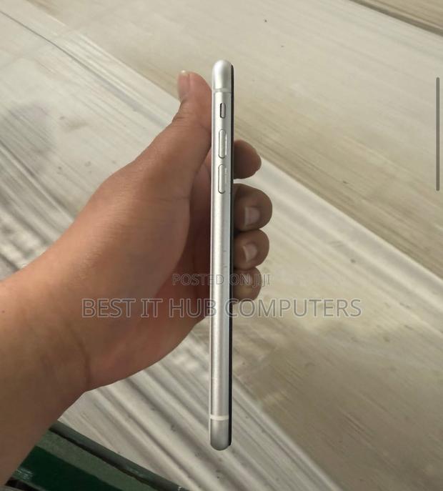Apple iPhone XR 128 GB White - thumbnail 3