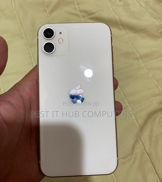 Apple iPhone 11 128 GB Gold - main view