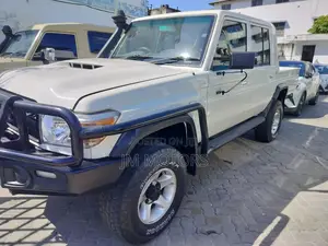 Toyota Land Cruiser 2019 White