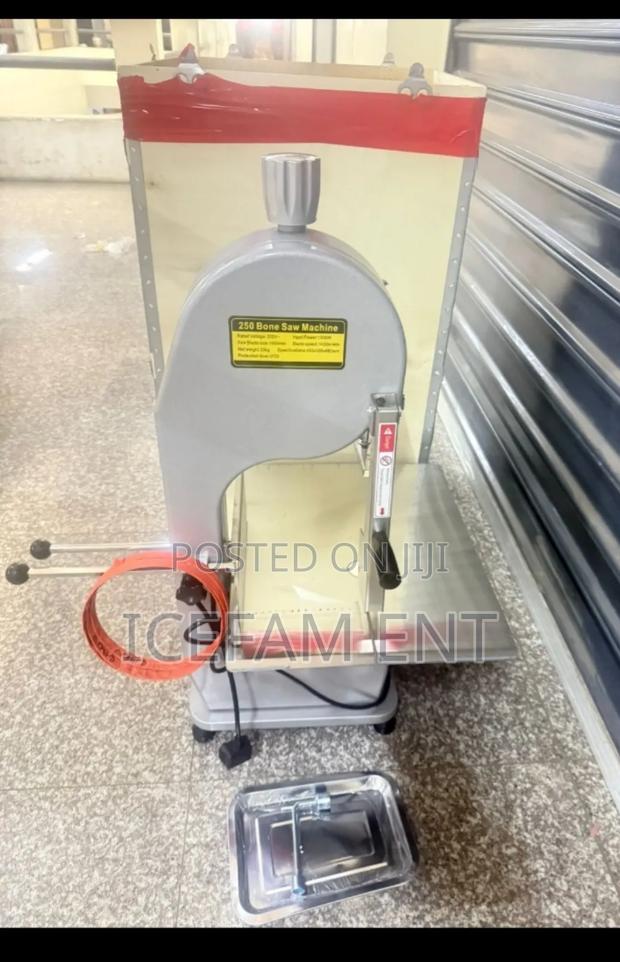 Bonesaw Machine With Extra Blade - main view