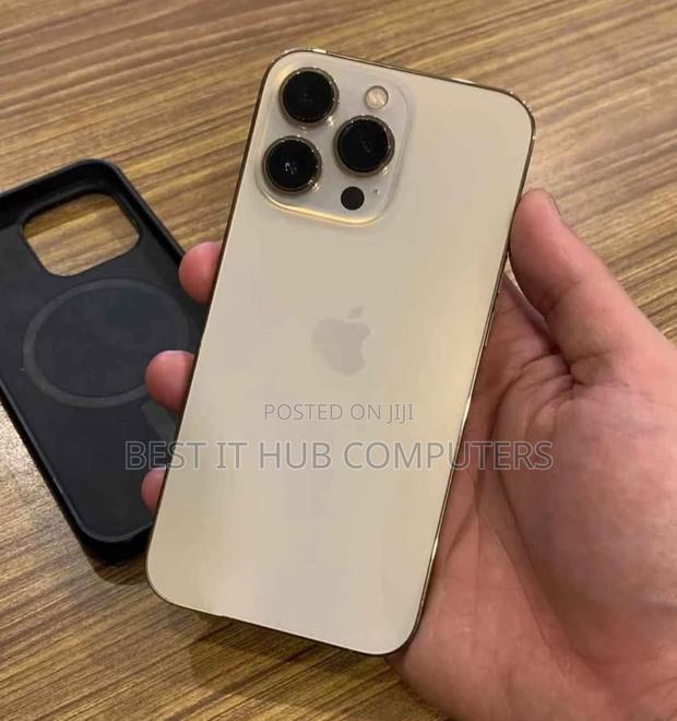 Apple iPhone 13 Pro 128 GB Gold - main view