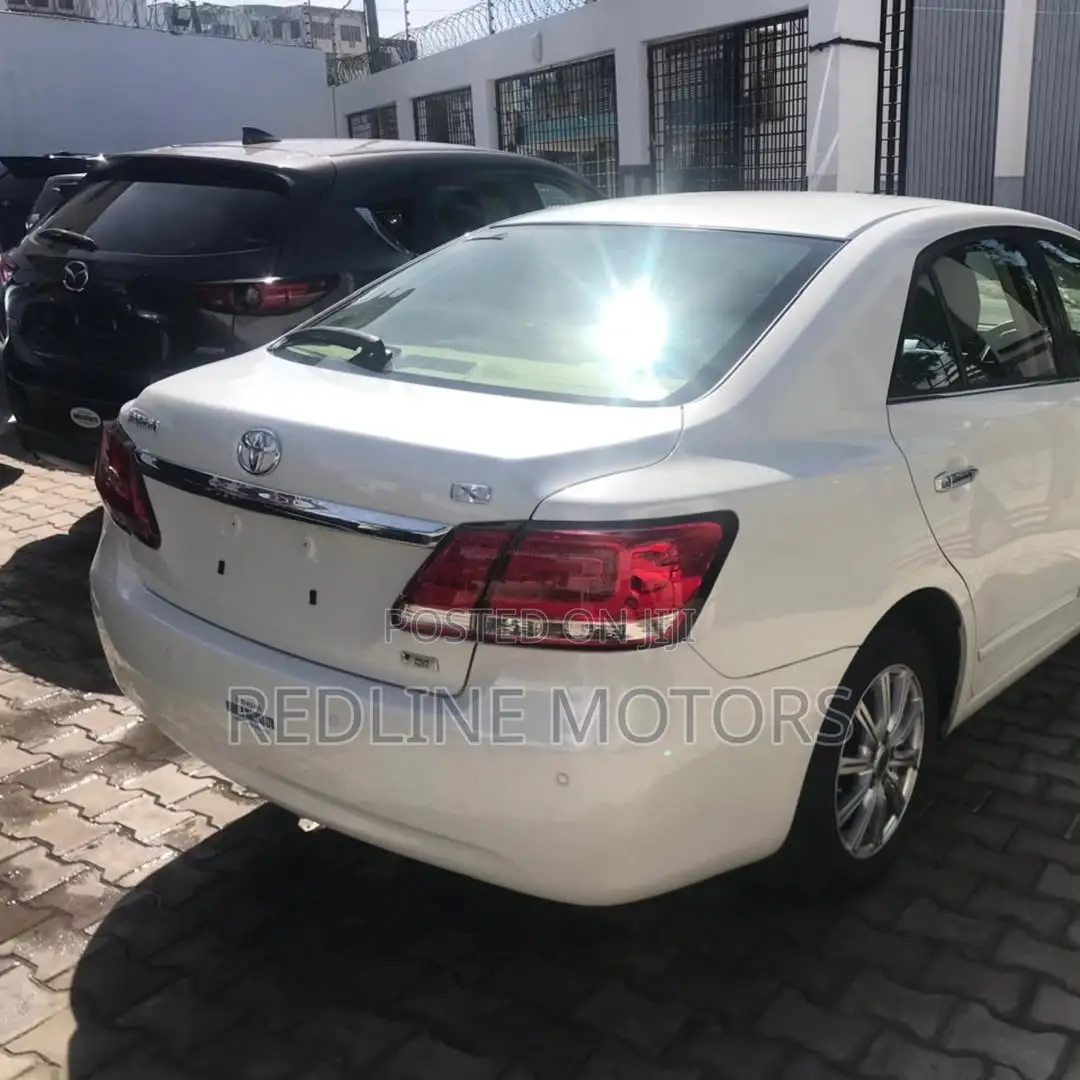 Toyota Premio 1.8 FWD 2019 White