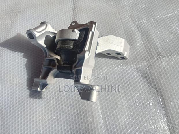 Mazda Axela 2014 Right Engine Mount - thumbnail 3