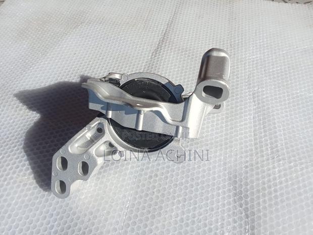 Mazda Axela 2014 Right Engine Mount - thumbnail 2