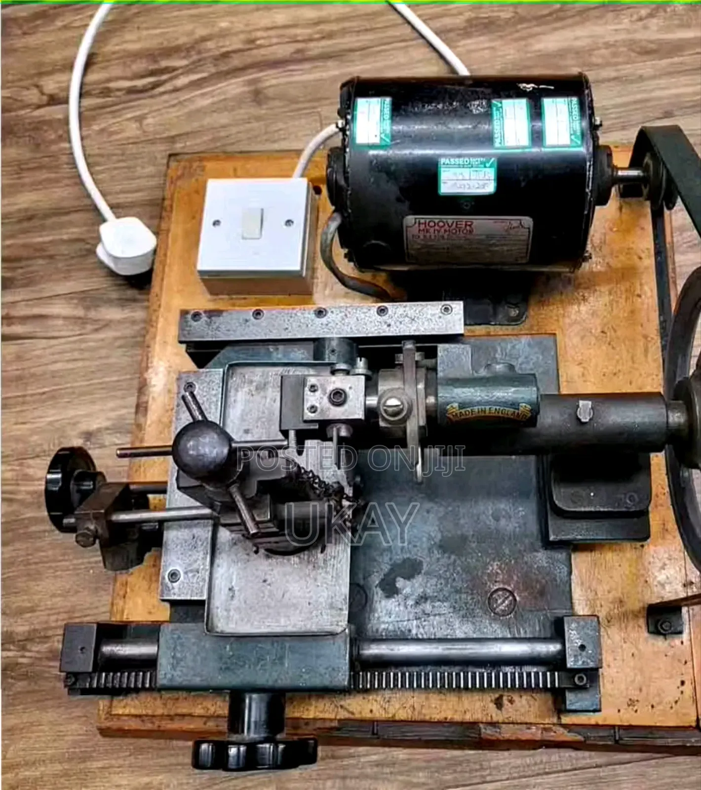 Uk- Key Cutting Machine.