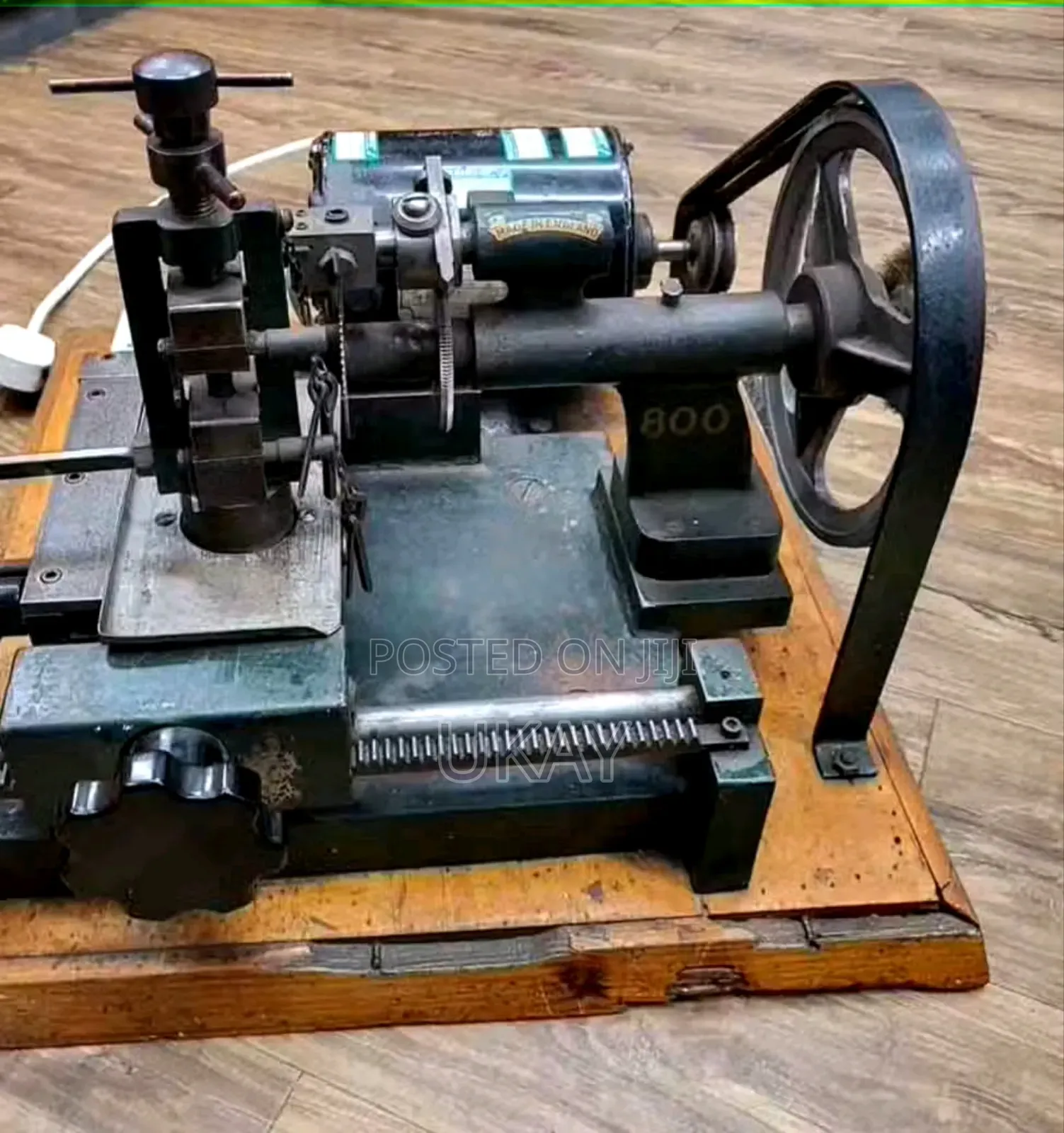 Uk- Key Cutting Machine.